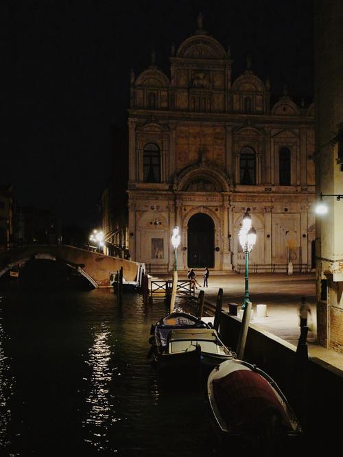 夜晚的威尼斯很安静（威尼斯的夜晚描写）